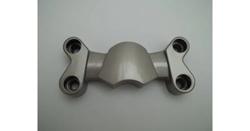 Superhinta Ohjaustangon kiinnike Junak 121