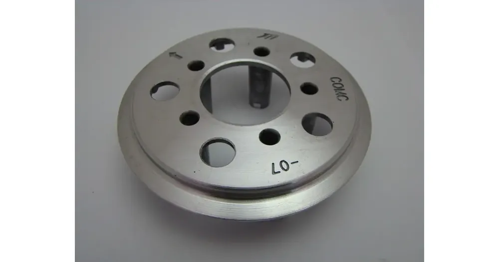 Suoraan Valmistajalta Junak 123 / Romet Division 4T 125 OHC AC -kytkimen ankkurilevy