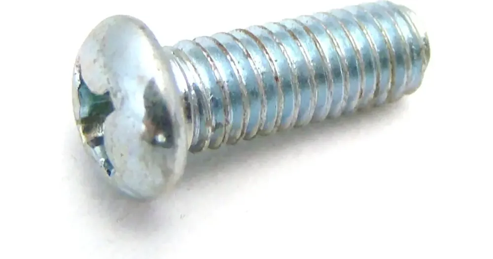 Viikonlopputarjous M6x12mm ruuvi istuimen alla olevan suojuksen kiinnitykseen, Junak