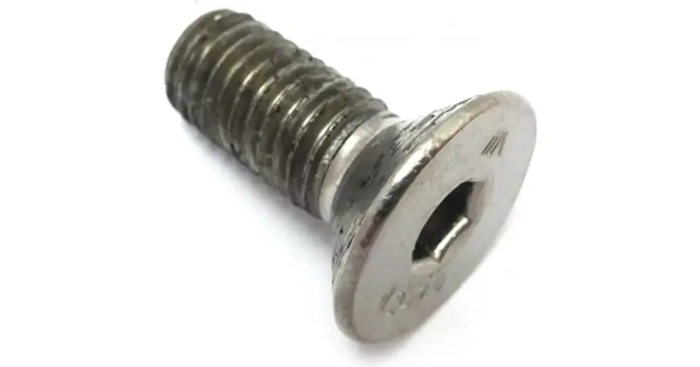 Erikoistarjous Kuusiokolo-, uppo-, M10x25mm, kuljettajan jalkatapin kiinnitykseen, Junakin vaihdevivun ja jarruvivun pohjaan.