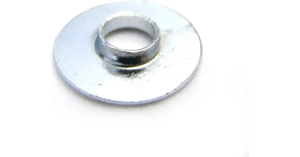 Aluslevy 6x18x4mm Junak 131 takasisälokasuojan kiinnitykseen Alkuperäinen