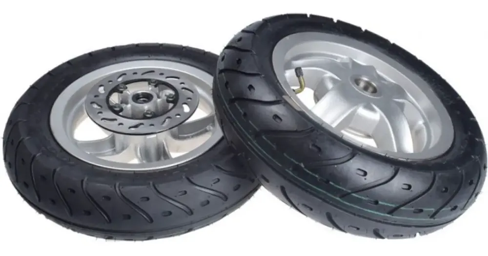Merkkituote Valmiit pyörät, etuvanne + takavanne DOT 2007 -renkailla, purettu WM Motorista, Piaggio ZIP.
